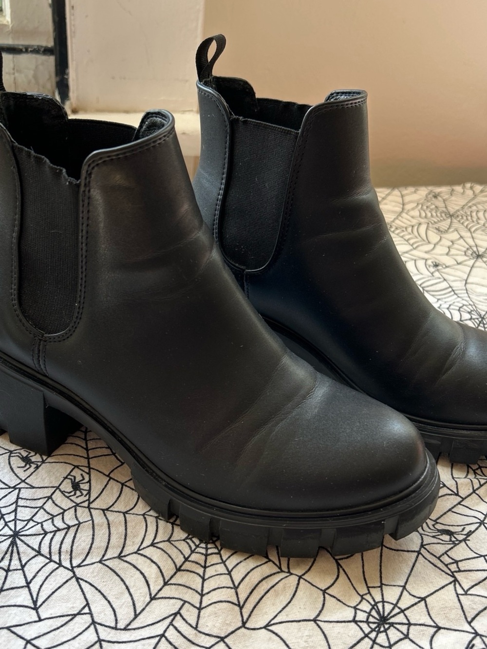 Steve Madden Howler Black Chelsea Lug Heel Boot - Women's 8.5